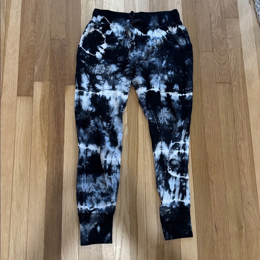 Young Fabulous & Broke Women's Black and White Tie-Dye Joggers